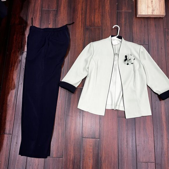 Miss Dorby Women's Pant Suit Size 10 Green 2-Piece Classic - Picture 3 of 6